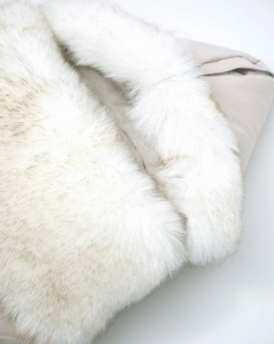 Plush Pod - Tundra - Heather Beige/White Faux Fur
